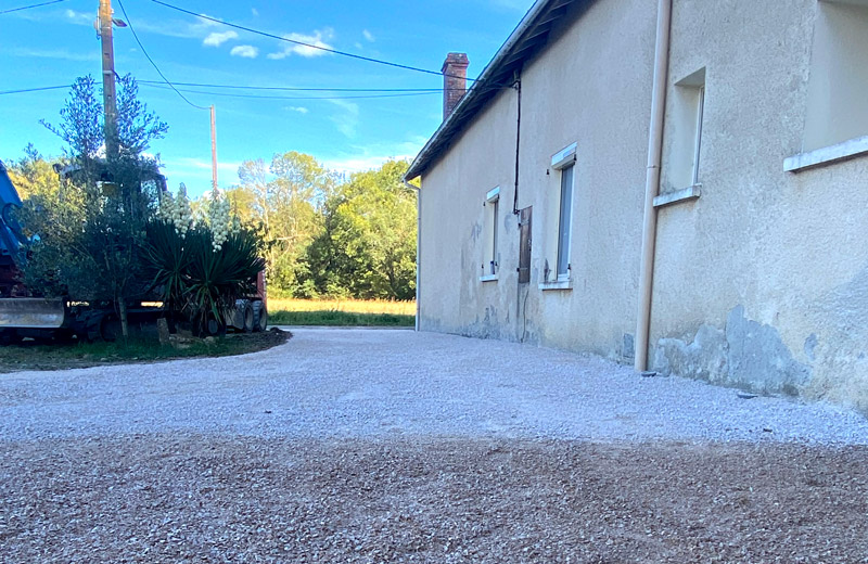 Terrassement cours et chemin dans le Gers