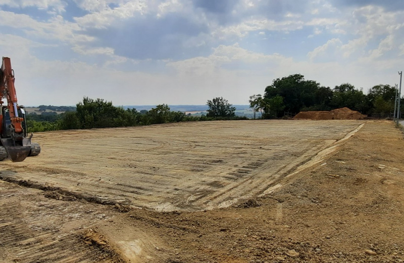 Terrassement pour une carrière d'équitation dans le 32